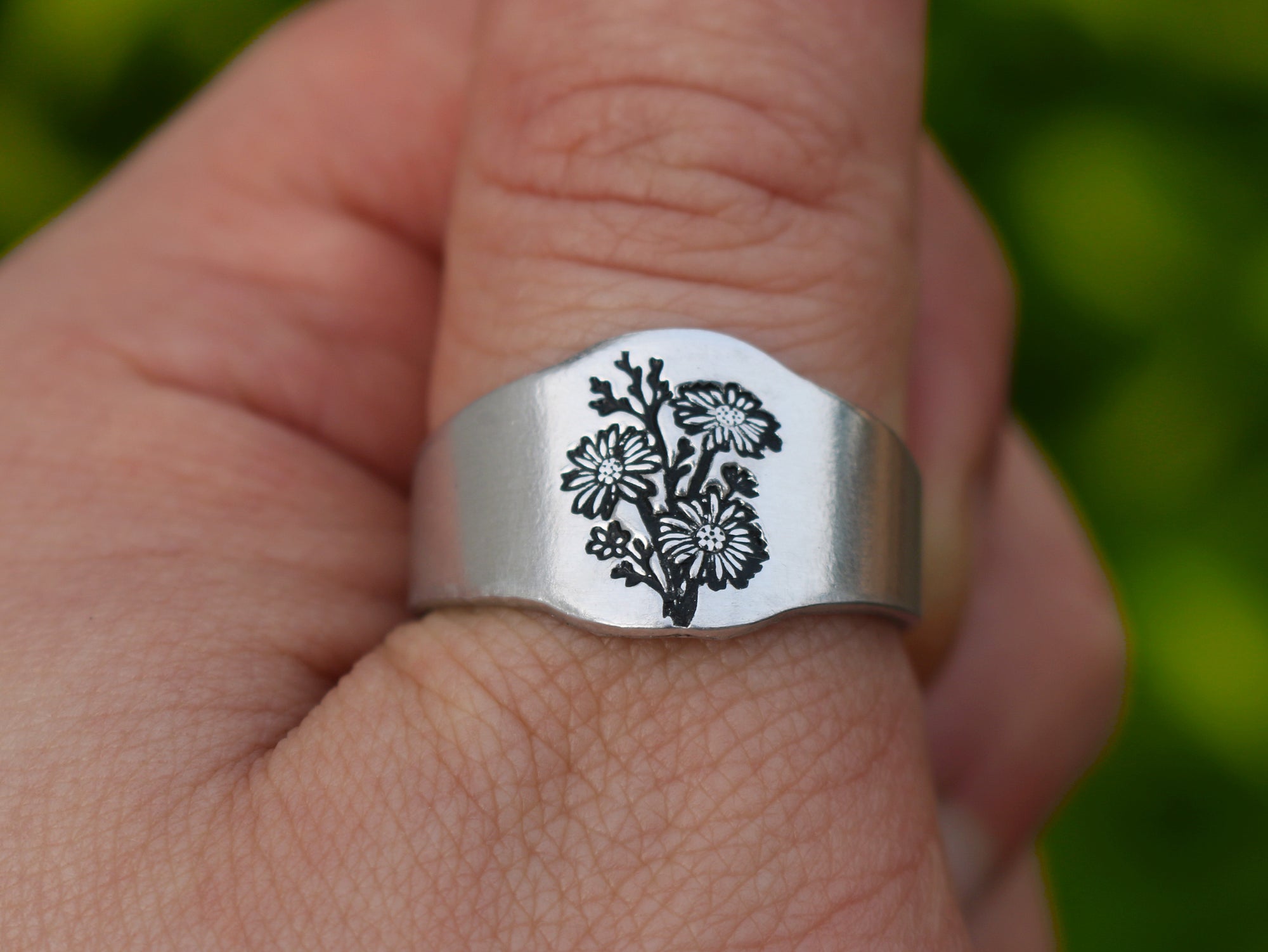 Daisy Bouquet Signet Ring