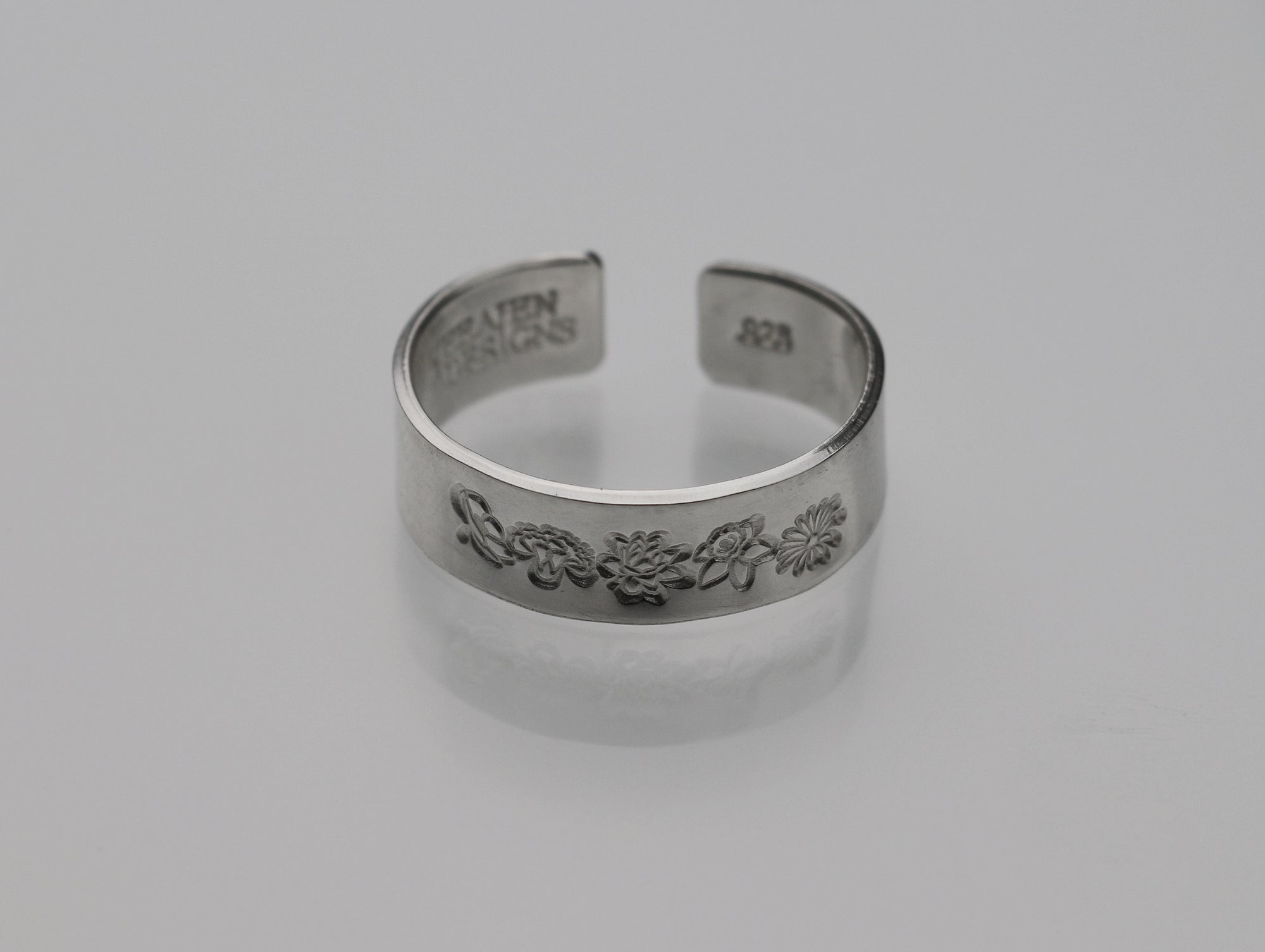 Family Birth Flower Ring