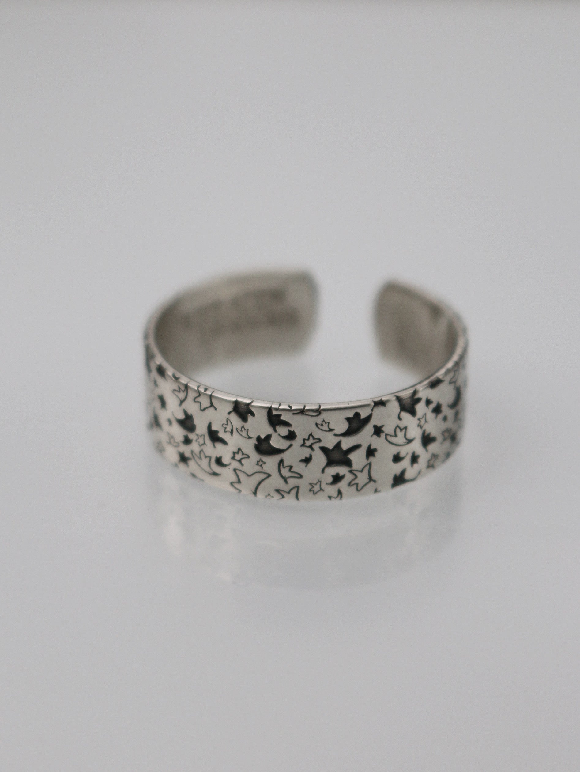 Heartstopper Leaves Ring - Shaded - Sterling Silver