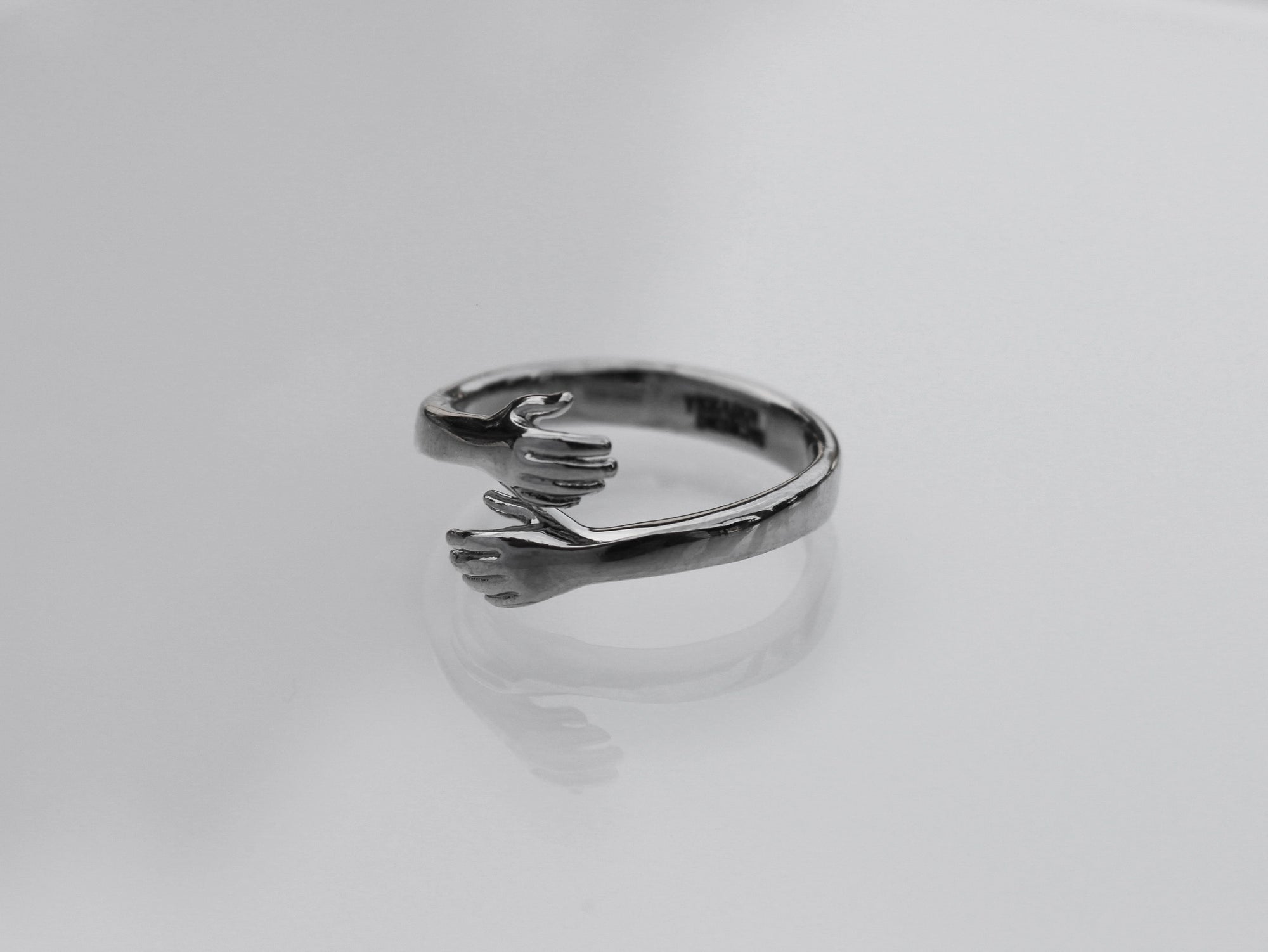 Hug Ring - Silver