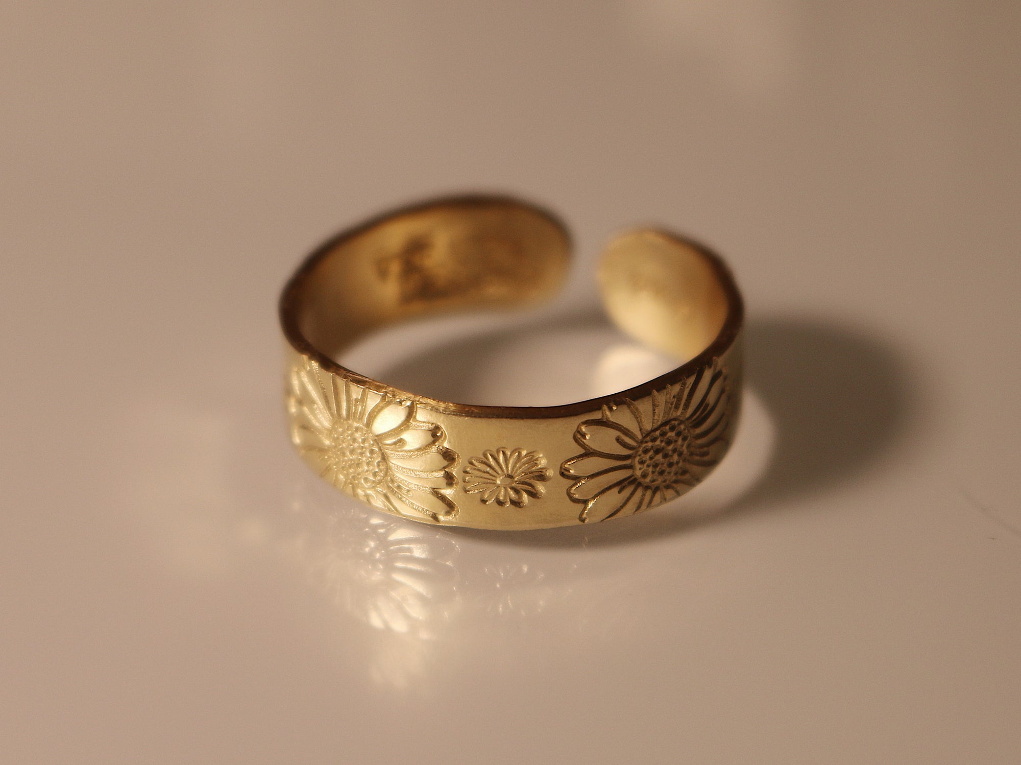 Daisy Ring - April