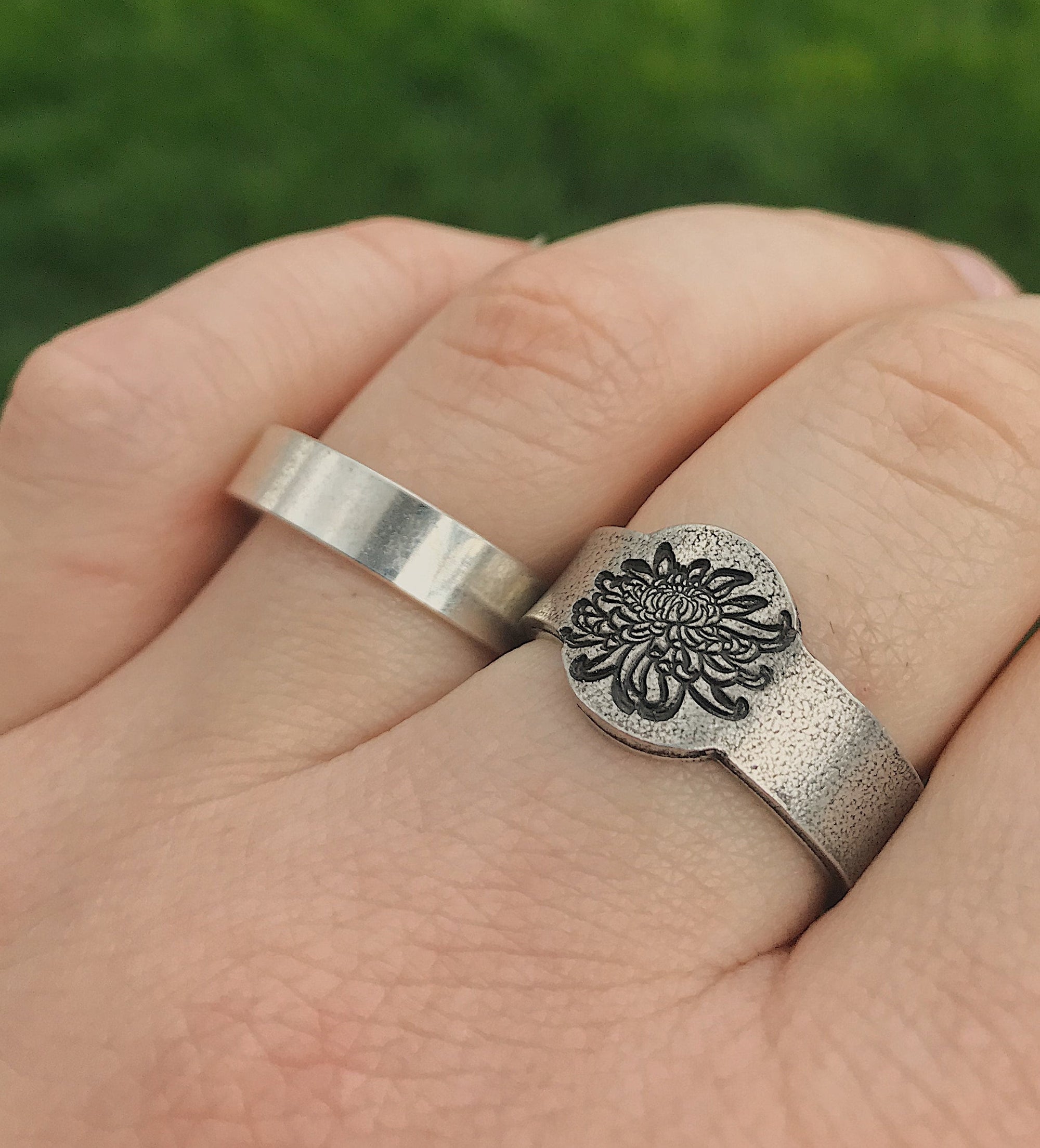 November Birth Flower Ring | Chrysanthemum Jewelry | Floral Signet Ring | Best Friend Birthday Gifts | Mother's Day Gift | Best Friend Ring