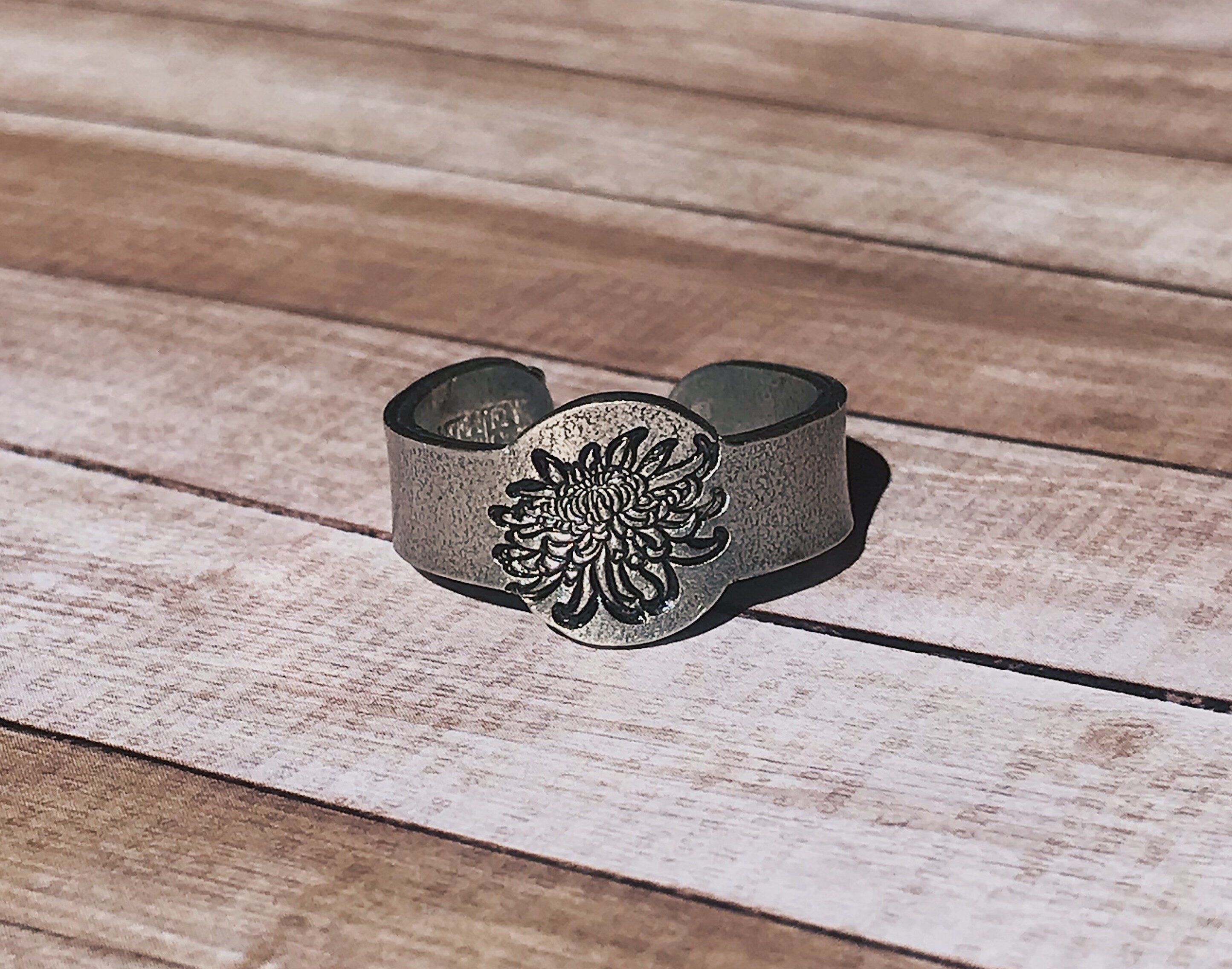 November Birth Flower Ring | Chrysanthemum Jewelry | Floral Signet Ring | Best Friend Birthday Gifts | Mother's Day Gift | Best Friend Ring