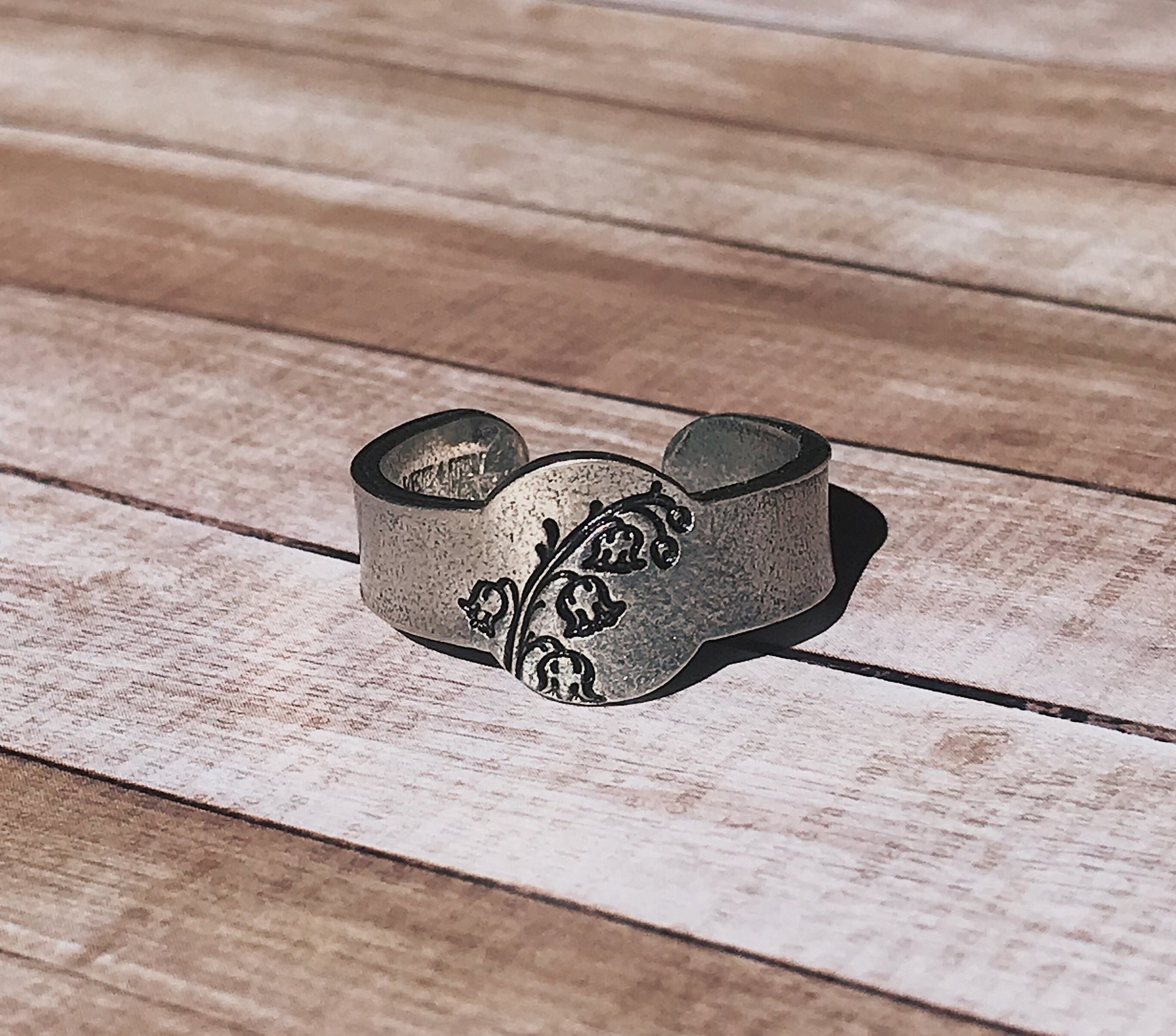 May Birth Flower Ring | Lily of the Valley Jewelry | Floral Signet Ring | Best Friend Birthday Gifts | Mother's Day Gift | Best Friend Ring
