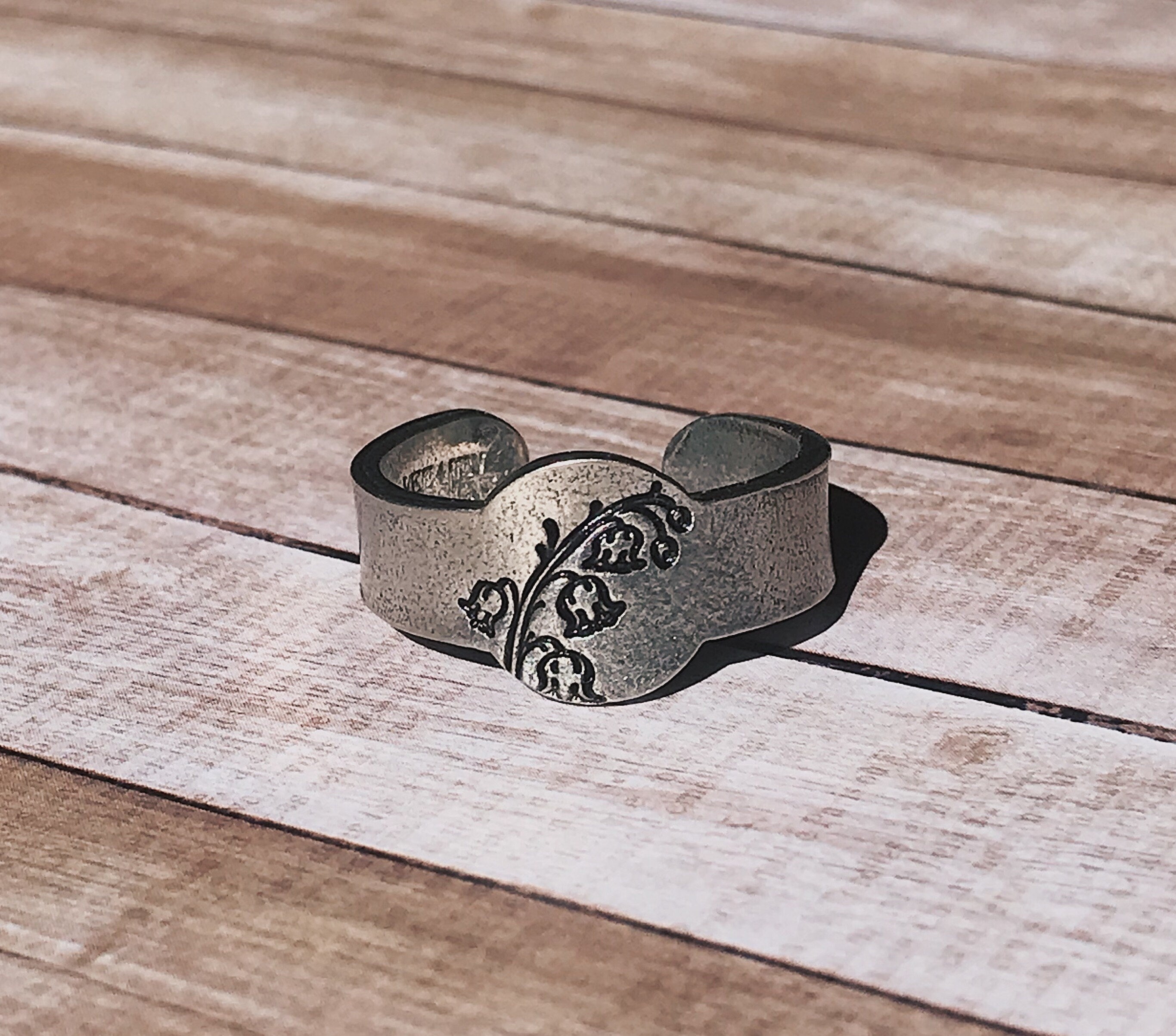 May Birth Flower Ring | Lily of the Valley Jewelry | Floral Signet Ring | Best Friend Birthday Gifts | Mother's Day Gift | Best Friend Ring