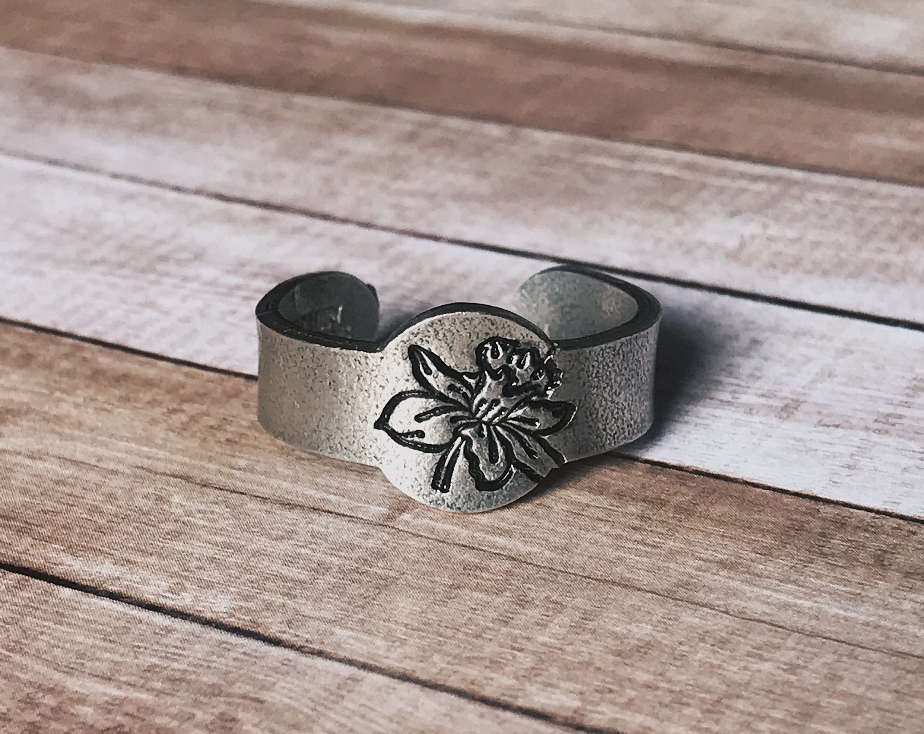 March Birth Flower Ring | Daffodil Jewelry | Rustic Floral Signet Ring | Best Friend Birthday Gifts | Mother's Day Gift | Best Friend Ring