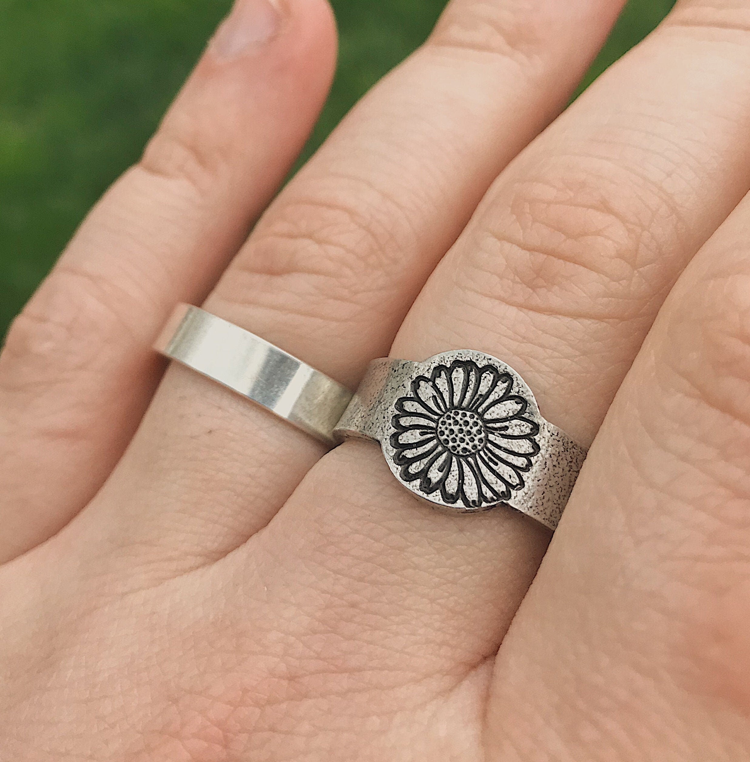 April Birth Flower Ring | Daisy Jewelry | Rustic Floral Signet Ring | Best Friend Birthday Gifts | Mother's Day Gift | Best Friend Ring