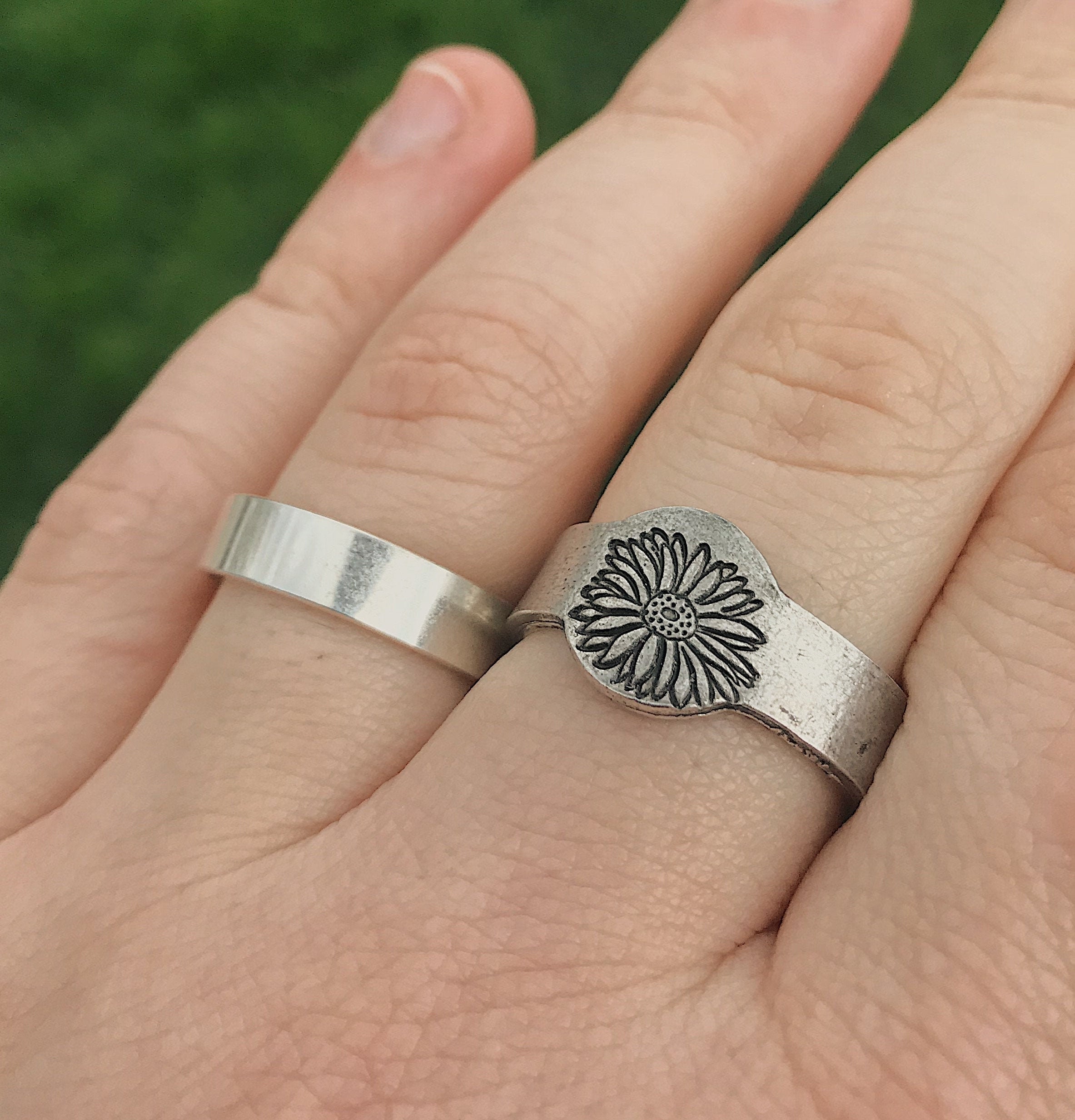 April Birth Flower Ring | Daisy Jewelry | Rustic Floral Signet Ring | Best Friend Birthday Gifts | Mother's Day Gift | Best Friend Ring
