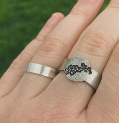 May Birth Flower Ring | Hawthorn Jewelry | Rustic Floral Signet Ring | Best Friend Birthday Gifts | Mother's Day Gift | Best Friend Ring