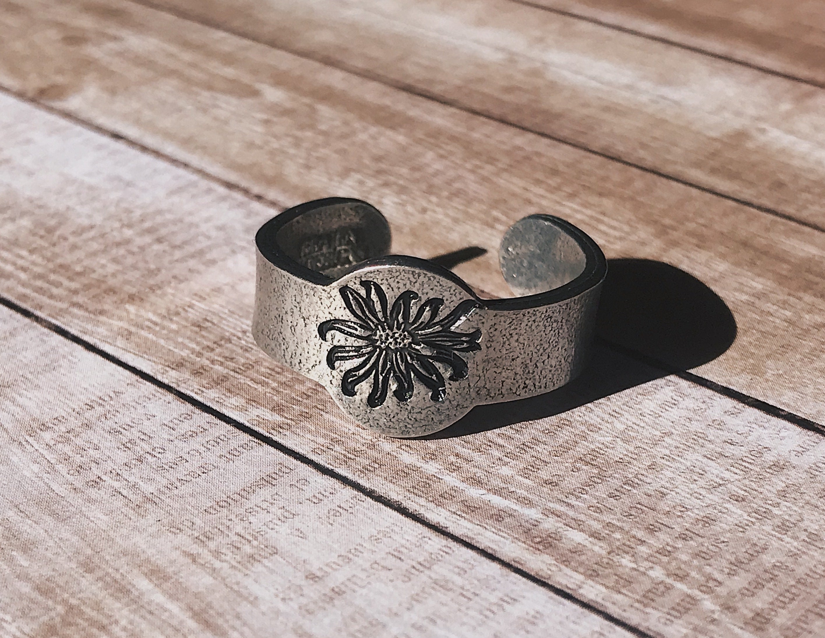 Wildflower Floral Signet Ring | Wildflower Jewelry | Birth Flower Ring | Best Friend Birthday Gifts | Mother's Day Gift | Best Friend Ring