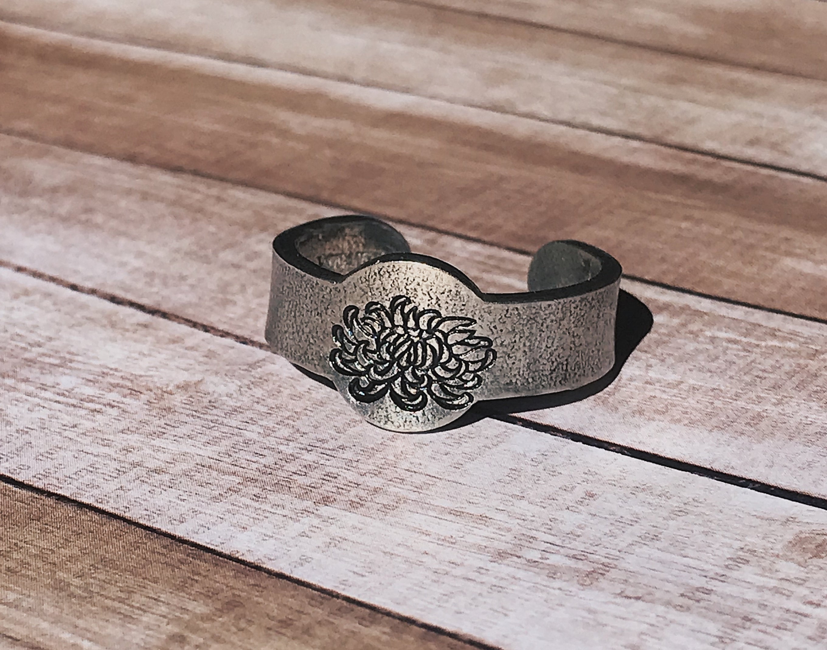 November Birth Flower Ring | Chrysanthemum Jewelry | Floral Signet Ring | Best Friend Birthday Gifts | Mother's Day Gift | Best Friend Ring