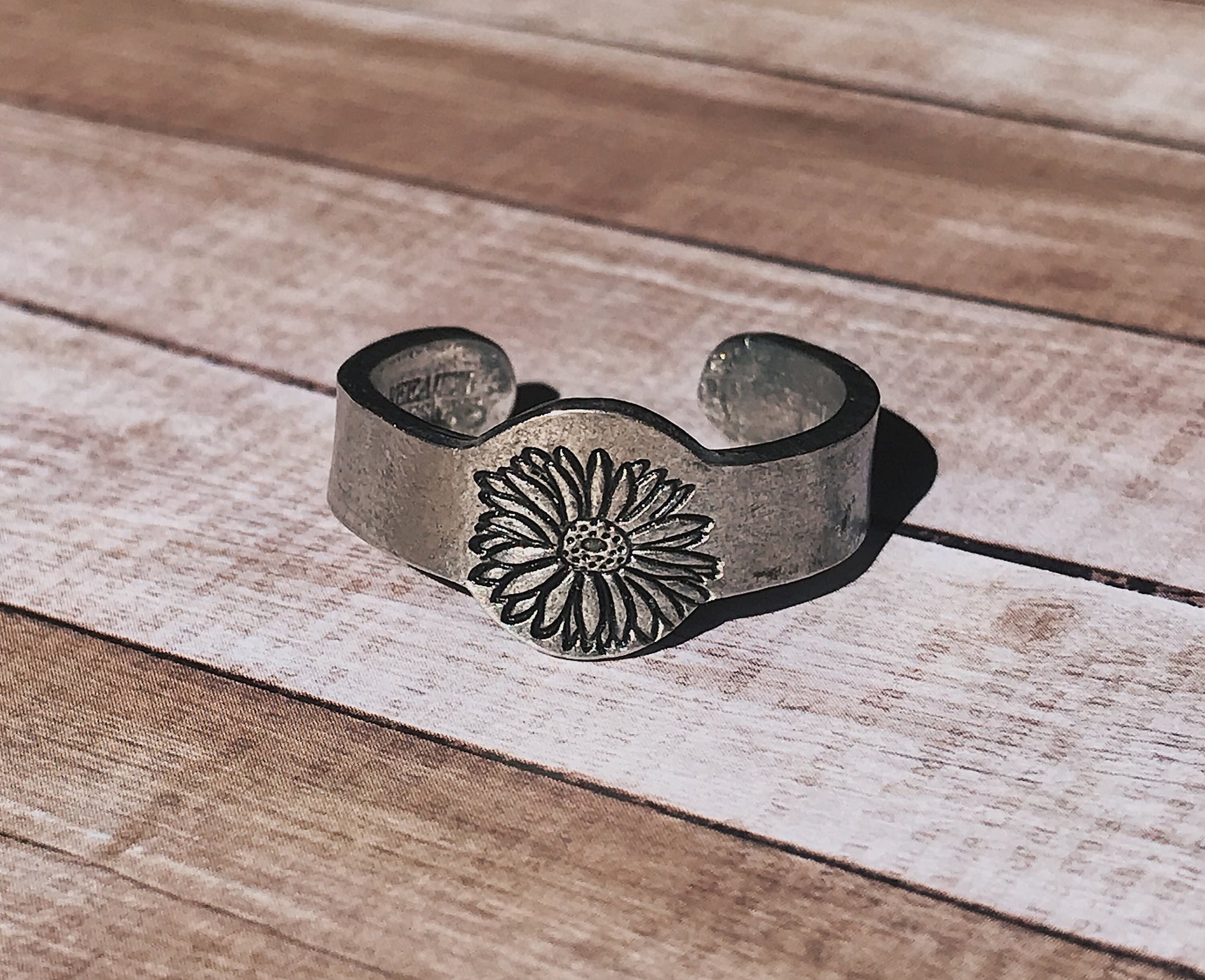 April Birth Flower Ring | Daisy Jewelry | Rustic Floral Signet Ring | Best Friend Birthday Gifts | Mother's Day Gift | Best Friend Ring