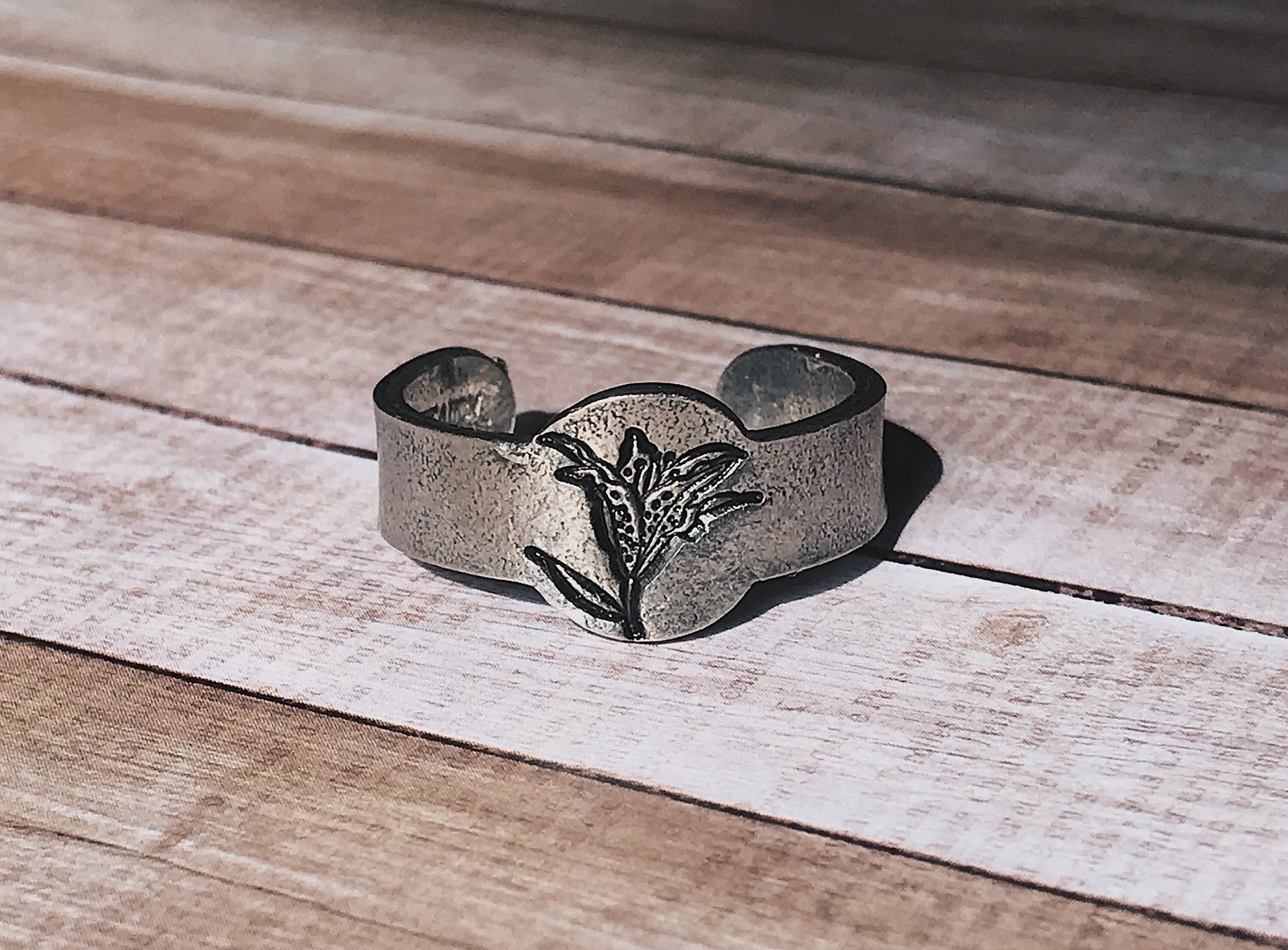 June Birth Flower Ring | Lily Jewelry | Rustic Floral Signet Ring | Best Friend Birthday Gifts | Mother's Day Gift | Best Friend Ring