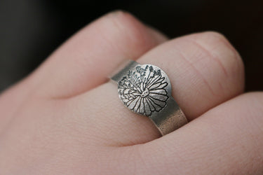 Wildflower Daisy Ring | Rustic Floral Signet Ring | Best Friend Birthday Gift | Mother's Day Gift | Wild Flower Jewelry | Floral Jewelry