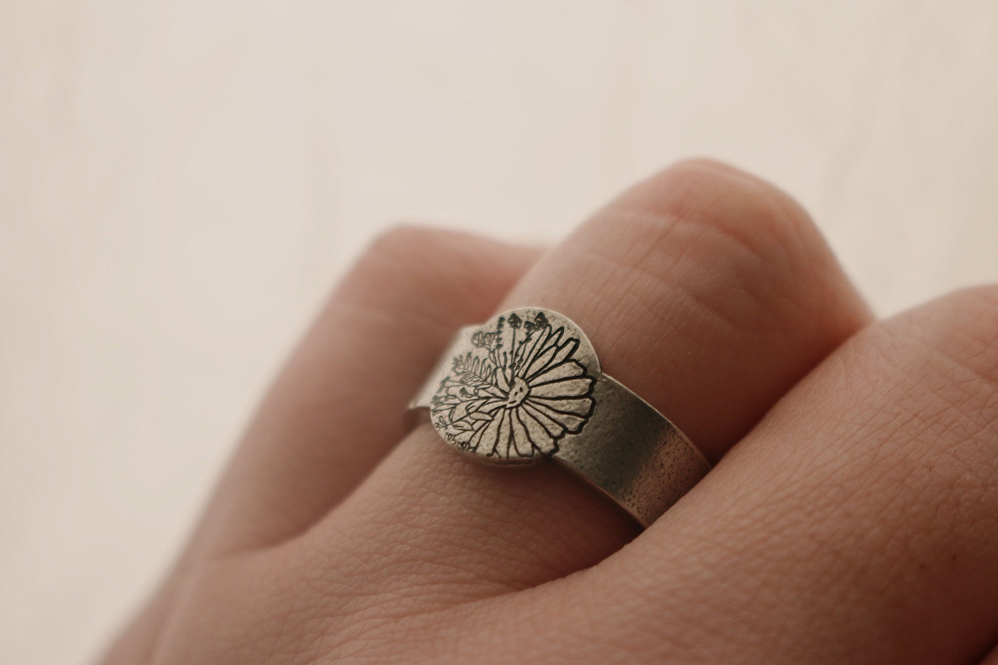 Wildflower Daisy Ring | Rustic Floral Signet Ring | Best Friend Birthday Gift | Mother's Day Gift | Wild Flower Jewelry | Floral Jewelry