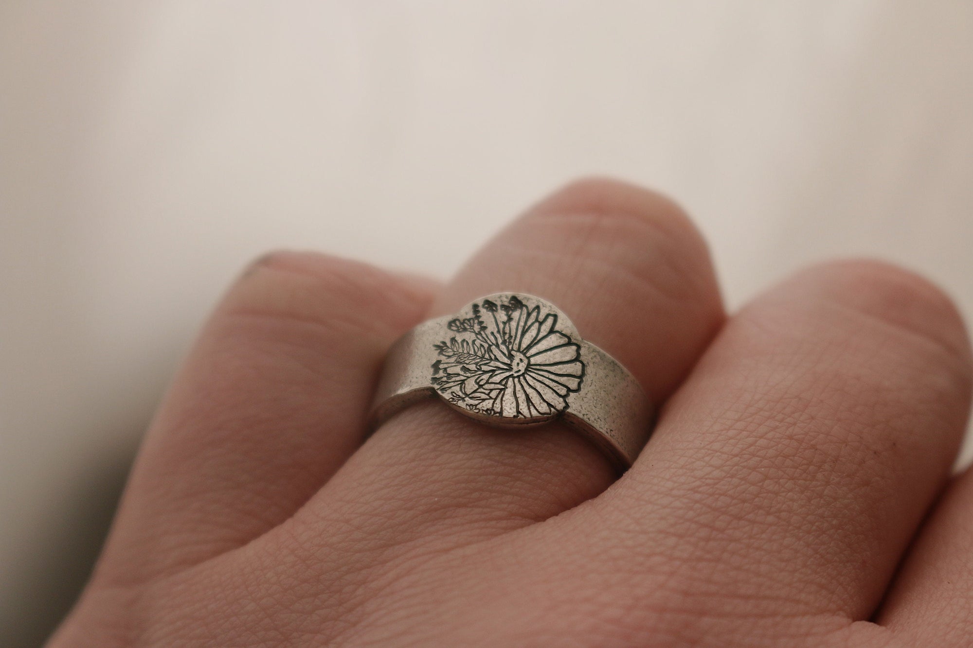 Wildflower Daisy Ring | Rustic Floral Signet Ring | Best Friend Birthday Gift | Mother's Day Gift | Wild Flower Jewelry | Floral Jewelry