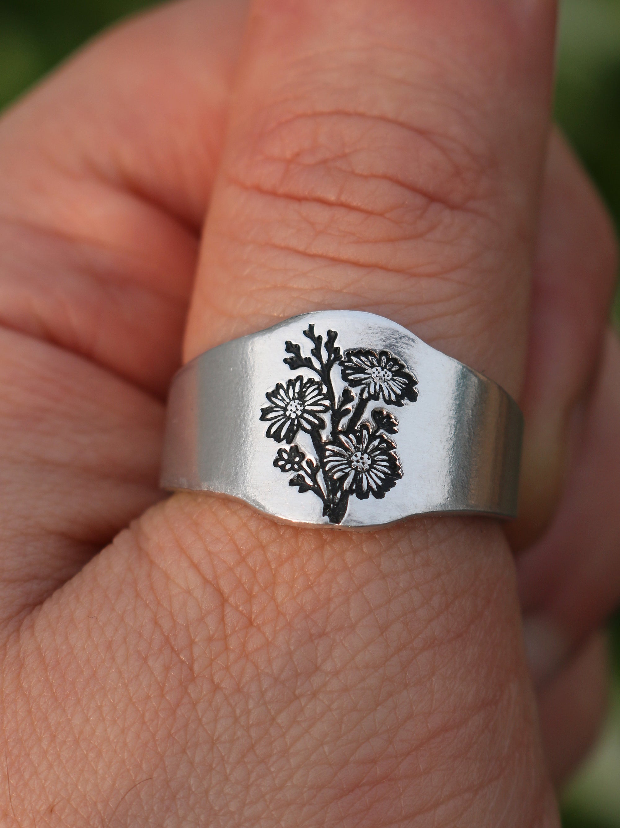 Daisy Bouquet Signet Ring