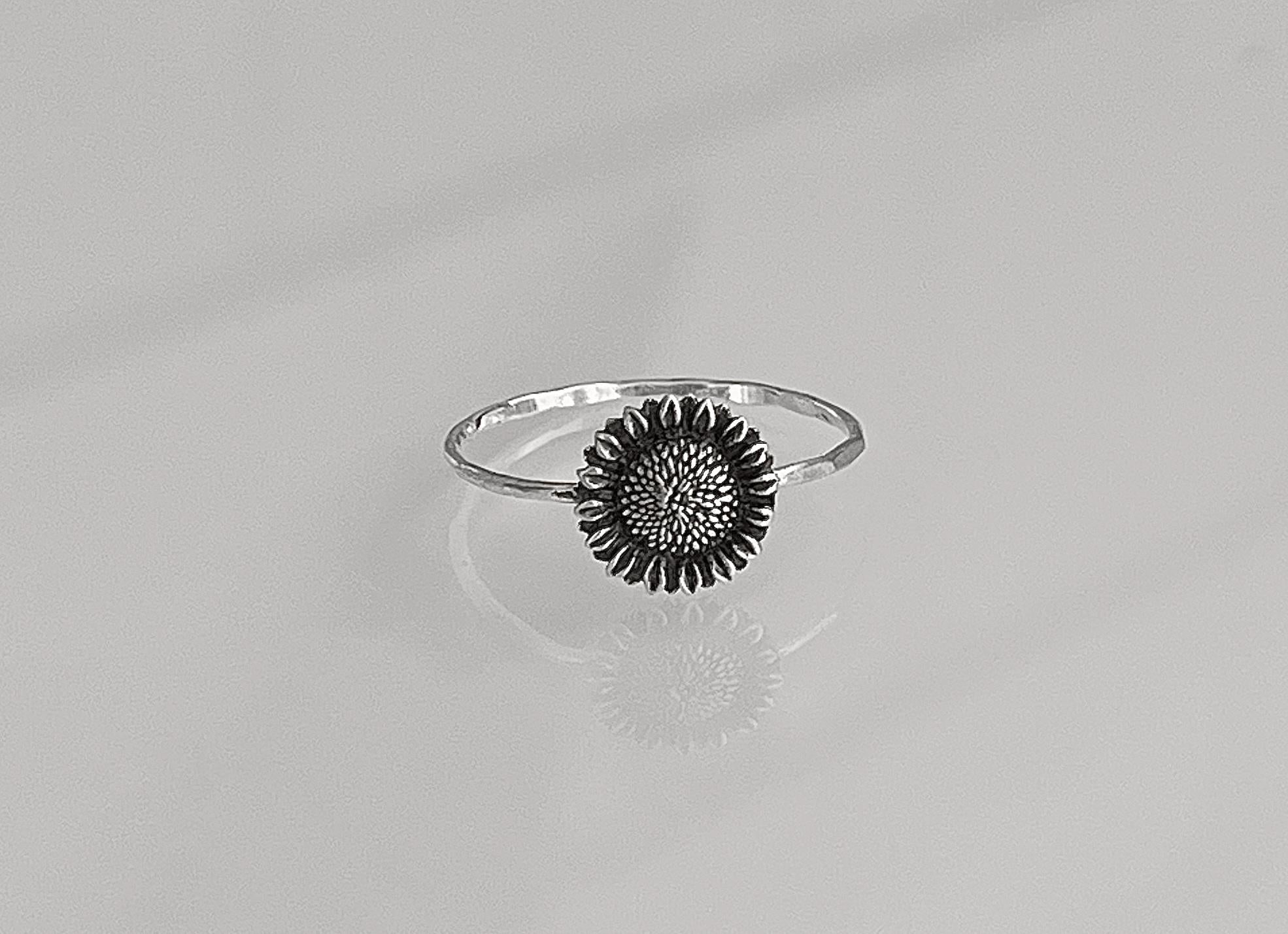 Sunflower Stacking Ring | Detailed Sunflower Jewelry | Cottagecore Nature Ring for Summer | Gift for Her | Symbol of Happiness & Adoration