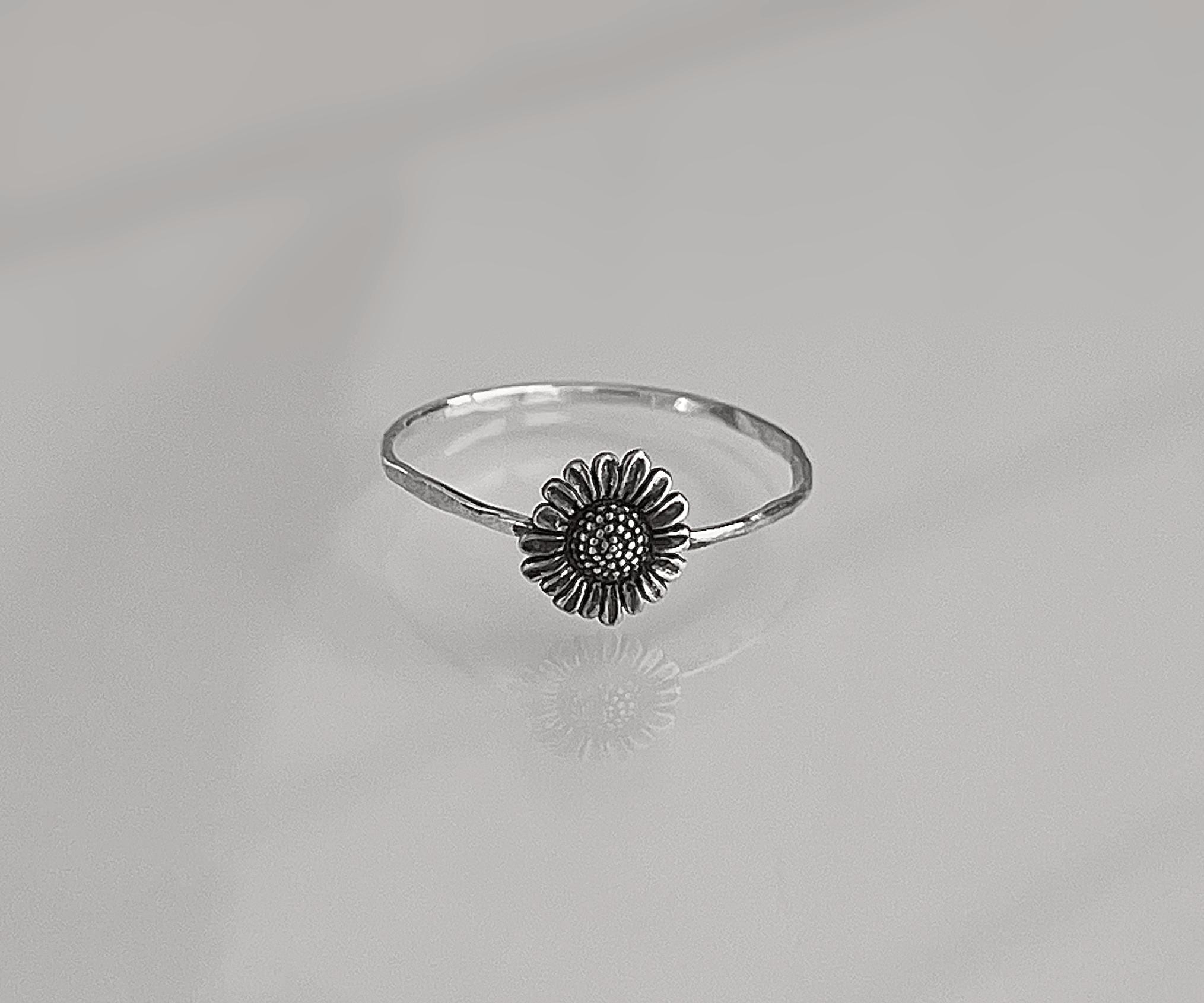 Daisy Flower Stacking Ring | Dainty Minimalist Floral Jewelry | Cottagecore Nature Ring for Gardeners & Flower Lovers | Sweet Spring Gift