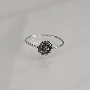 Daisy Flower Stacking Ring | Dainty Minimalist Floral Jewelry | Cottagecore Nature Ring for Gardeners & Flower Lovers | Sweet Spring Gift