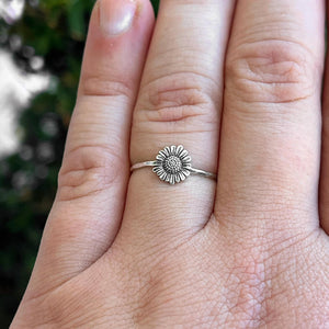Daisy Flower Stacking Ring | Dainty Minimalist Floral Jewelry | Cottagecore Nature Ring for Gardeners & Flower Lovers | Sweet Spring Gift