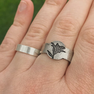 June Birth Flower Ring | Lily Jewelry | Rustic Floral Signet Ring | Best Friend Birthday Gifts | Mother's Day Gift | Best Friend Ring