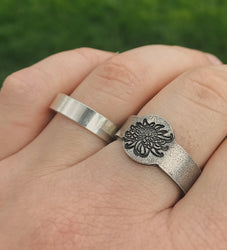 November Birth Flower Ring | Chrysanthemum Jewelry | Floral Signet Ring | Best Friend Birthday Gifts | Mother's Day Gift | Best Friend Ring