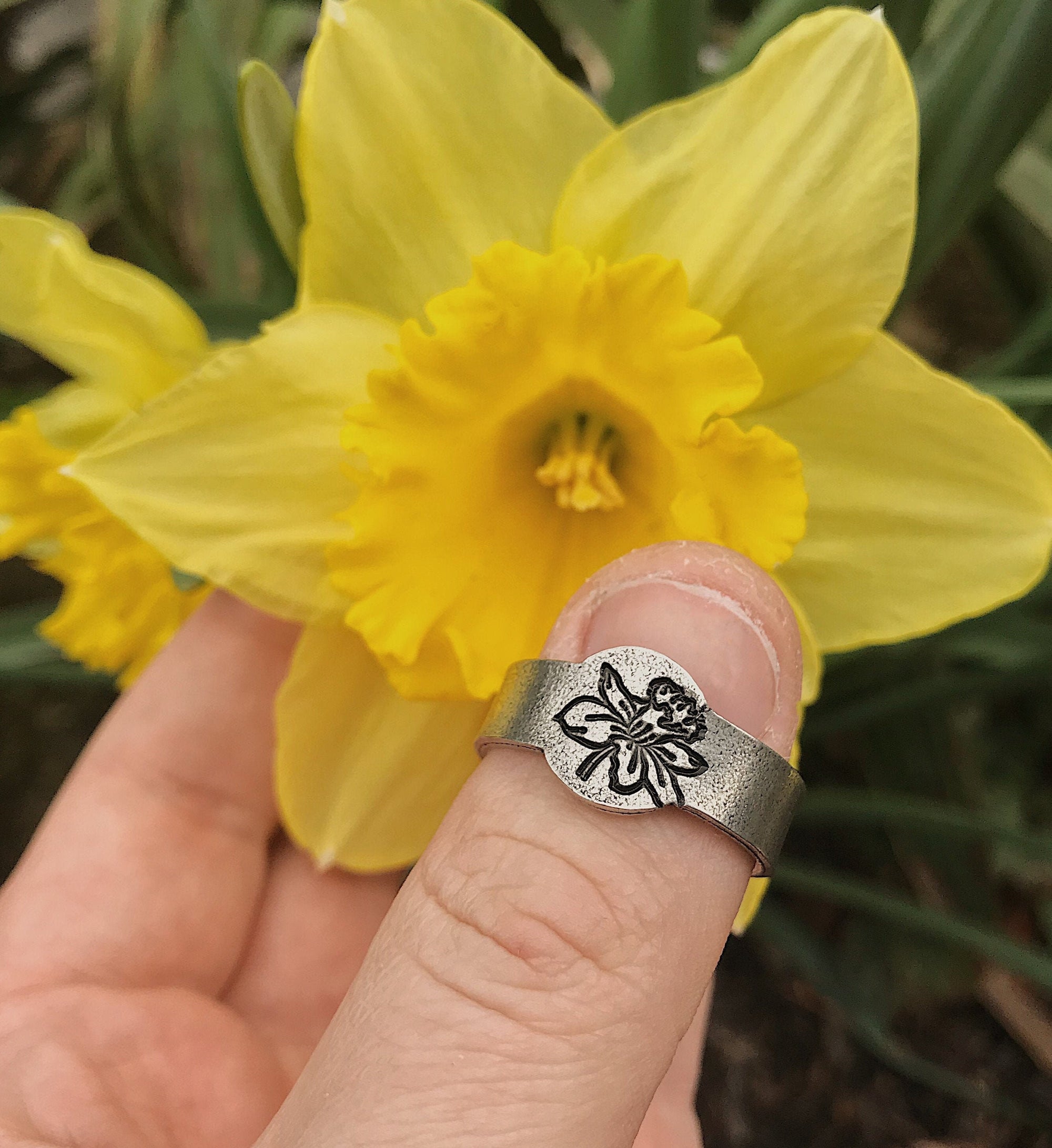 March Birth Flower Ring | Daffodil Jewelry | Rustic Floral Signet Ring | Best Friend Birthday Gifts | Mother's Day Gift | Best Friend Ring