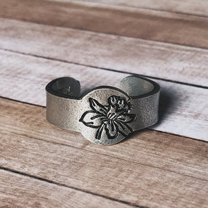 March Birth Flower Ring | Daffodil Jewelry | Rustic Floral Signet Ring | Best Friend Birthday Gifts | Mother's Day Gift | Best Friend Ring