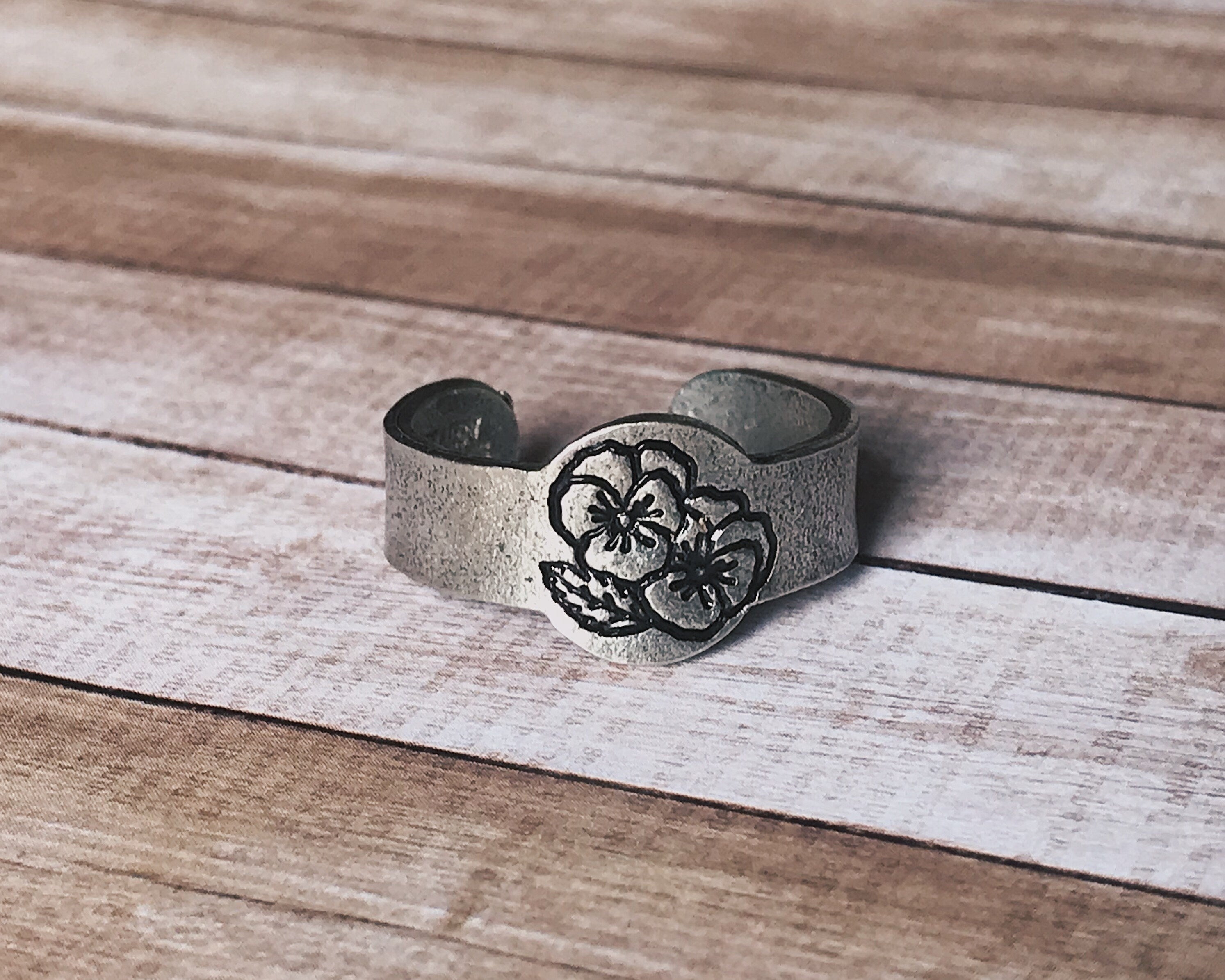 February Birth Flower Ring | Violet Jewelry | Rustic Floral Signet Ring | Best Friend Birthday Gifts | Mother's Day Gift | Best Friend Ring