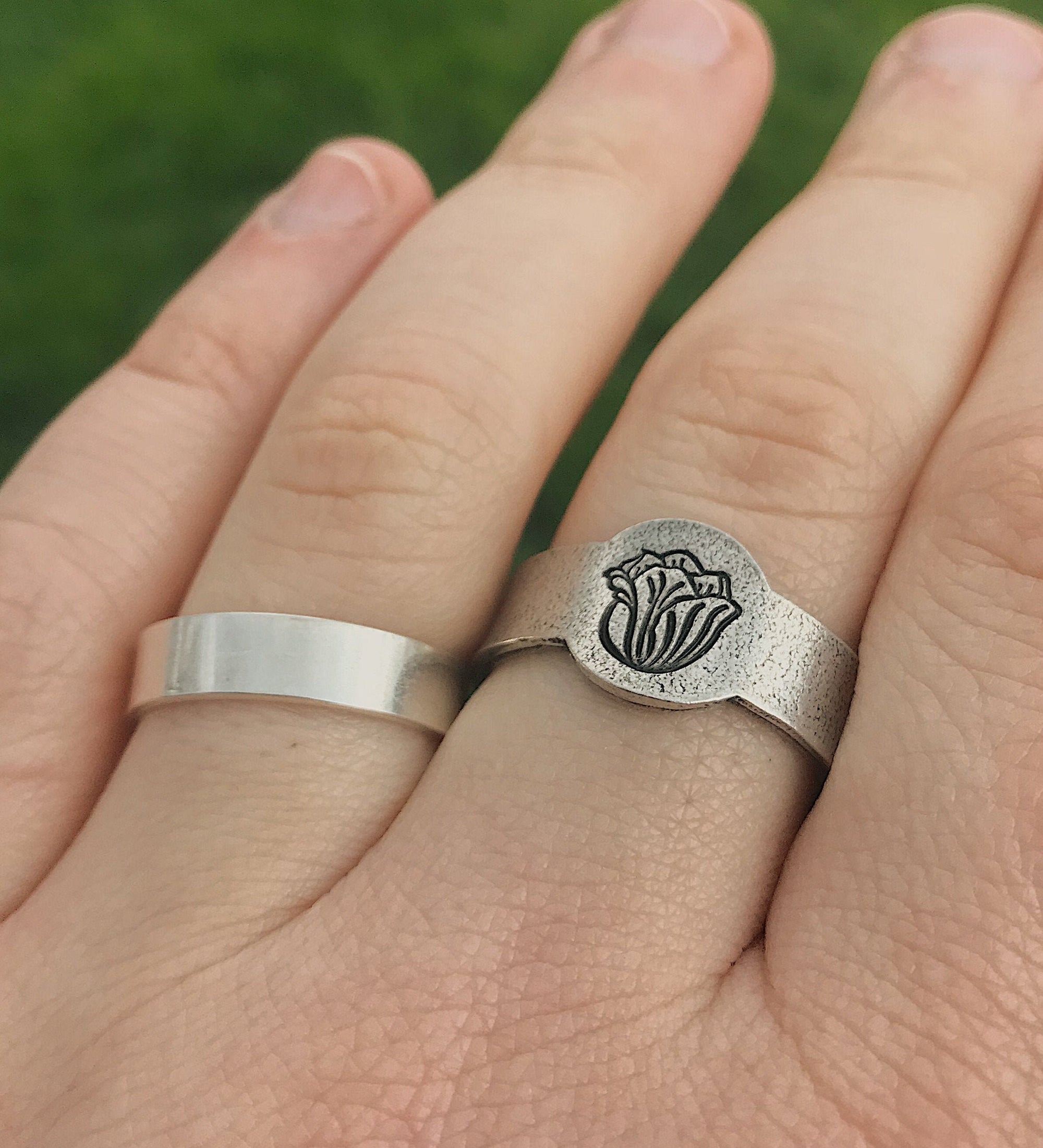 Tulip Floral Signet Ring | Tulip Jewelry | Rustic Birth Flower Ring | Best Friend Birthday Gifts | Mother's Day Gift | Best Friend Ring