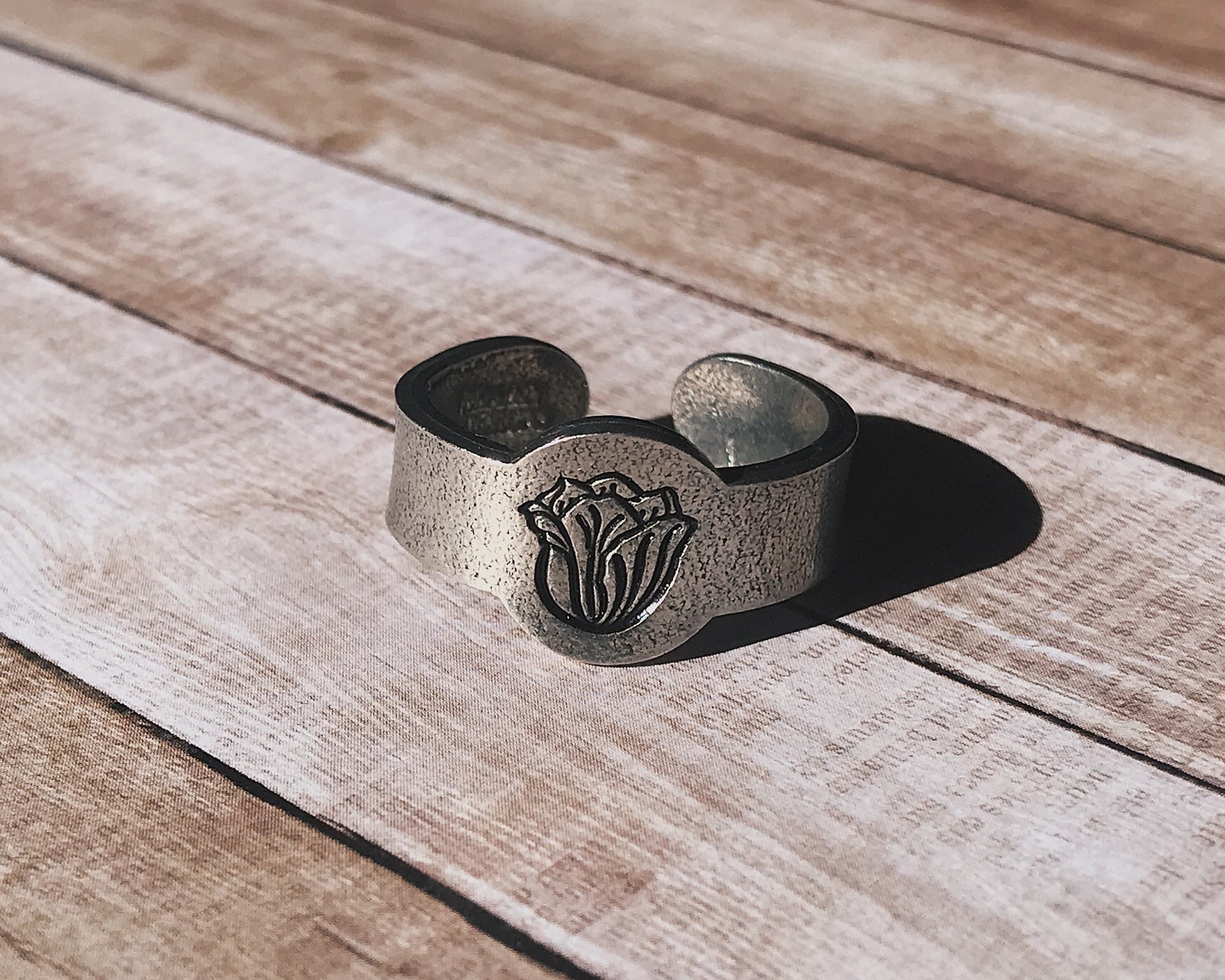 Tulip Floral Signet Ring | Tulip Jewelry | Rustic Birth Flower Ring | Best Friend Birthday Gifts | Mother's Day Gift | Best Friend Ring
