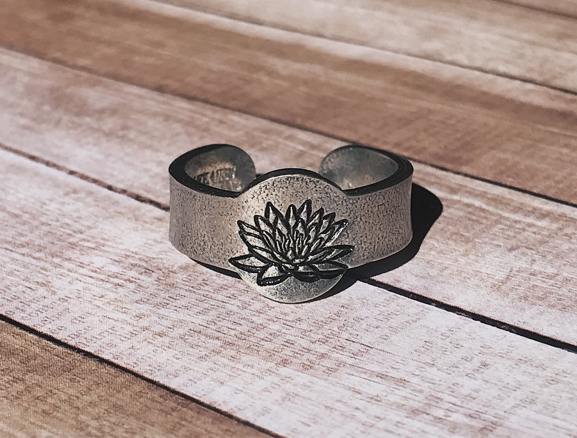 July Birth Flower Ring | Water Lily Jewelry | Rustic Floral Signet Ring | Best Friend Birthday Gifts | Mother's Day Gift | Best Friend Ring